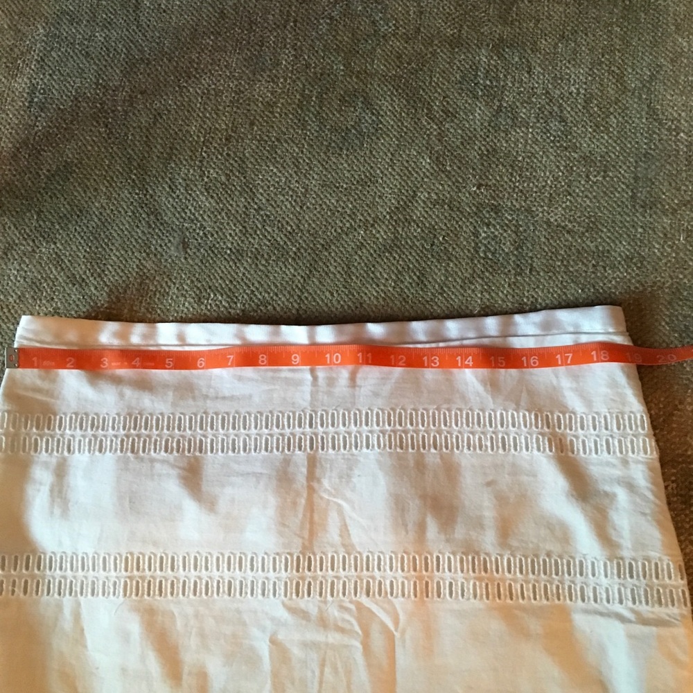 🌸 S O L D  GAP Eyelet Lined Crisp Cotton Skirt - Picture 9 of 10